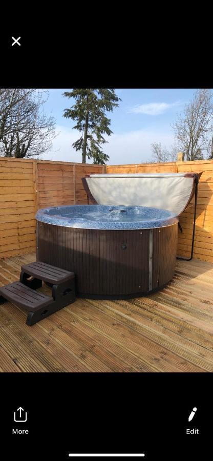 Grooms Cottage Outside Hot Tub Beith Luaran gambar