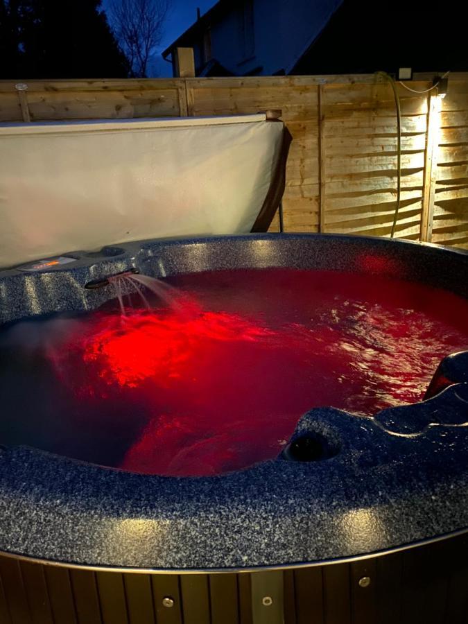 Grooms Cottage Outside Hot Tub Beith Luaran gambar